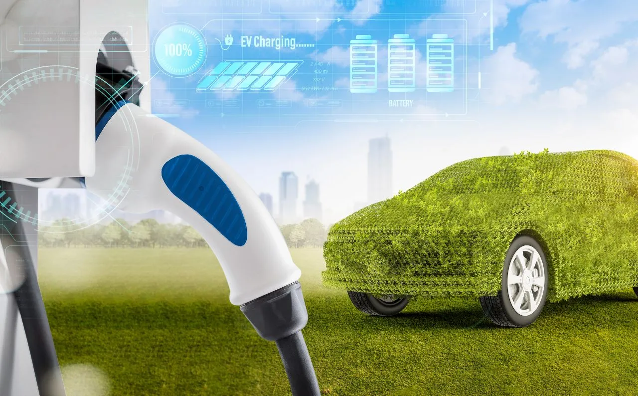 Immagine plugin ricarica auto elettrica con auto ricoperta di verde che simboleggia il green