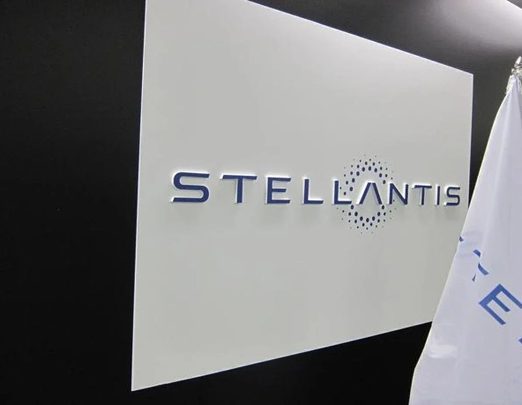Immagine logo stellantis