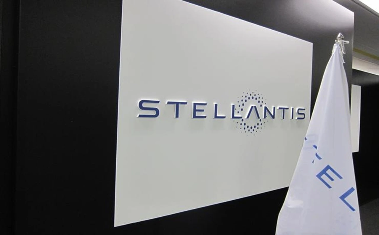 Immagine logo stellantis